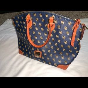 Dooney & bourke purse